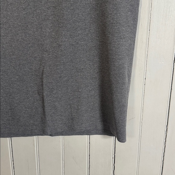 Banana Republic Charcoal Tank Top Size L - Picture 3 of 6